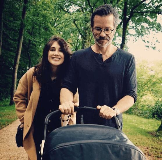 Guy Pearce Girlfriend And Baby In One Picture